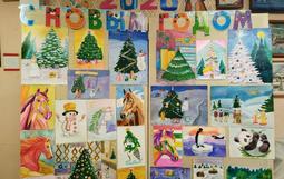 В канун самого желанного праздника для всех детей и взрослых, в МБОУ ДО ЦРТДЮ по адресу: ул. Одесская, 25, ученики объединений «Рисуем вместе» и «Колорит» приняли участие в мероприятии «Новогодний вернисаж», на котором ребята продемонстрировали свои рисунки, посвященные встрече Нового года и новогодней символике. Лучшие работы были отмечены педагогом Королевой Т.Н., а все участники выставки получили призы. Ребята рассказали о зимних праздниках, чем займутся на каникулах и поделились творческими планами 