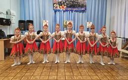 🏆В МБОУ ДО ЦРТДЮ, по адресу ул. Стахановская, 16, уже стало традицией организовывать встречу с папами ко Дню защитника Отечества. Вот и в этом году под руководством педагогов Асирян Р.С. и Манукян А.С. была подготовлена игровая шоу-программа «Суперпапа». Папы участвовали в спортивных конкурсах «Золотые руки», «Кто быстрее оденет ребенка», «Интеллектуальный» и «Самый талантливый». Все конкурсы вызвали бурю эмоций у болельщиков. Ребята также принимали участие в праздничном шоу. 