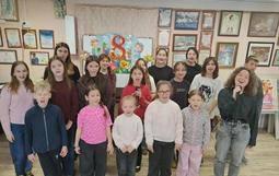 От улыбок маминых светло