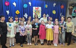    В МБОУ ДО ЦРТДЮ по адресу: ул. им. Космонавта Гагарина, 340 Г, педагоги Сотникова А.Г. и Давидян С.А. провели конкурсную программу «Очей очарование».     Три команды: «Комета», «Грация» и «Подружки» соревновались между собой. Особенно интересно прошли конкурсы: «Ай да девичья краса, до чего я хороша!», «Мастерица» и «Три грации».      Победила команда «Комета», а две другие команды поделили второе место.   В конце праздника ребята подарили мамам подарки, сделанные своими руками.