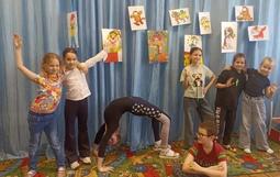 🔥 «Апрельский переполох» ворвался в МБОУ ДО ЦРТДЮ по адресу: ул. Стахановская, 16 и всё вокруг заиграло новыми красками! На выставке весёлых рисунков, организованной педагогом Ченцовой Л.Г., дети поделились своим видением апрельских шуток: конечно, герой дня — весёлый клоун, но кто-то изобразил пушистых котят, а кто-то придумал целую сказку с волшебными героями.    Каждая работа искрится радостью и детской непосредственностью. Невозможно пройти мимо без улыбки!😊😊😊