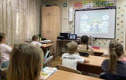 В МБОУ ДО ЦРТДЮ по адресу: Гагарина 240 Г в объединениях «АБВГДейка» и «Заниматика» прошло тёплое и познавательное мероприятие «В кругу друзей»!  В уютной атмосфере ребята вместе с педагогами обсуждали, что такое настоящая дружба, правила дружбы, какие качества помогают строить дружеские отношения и как поддерживать друг друга в разных ситуациях.