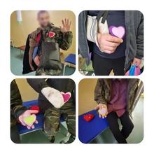 Учащиеся МБОУ ДО ЦРТДЮ передали раненым тепло детских рук и сердец.💞Эти замечательные сердечки изготовили своими руками 🙌🧵🫶Бойцы поблагодарили учащихся и педагогов Центра Za поддержку НАШИХ ВОЕННОСЛУЖАЩИХ!"🤝🫂🇷🇺🤍💙❤️