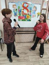 От улыбок маминых светло