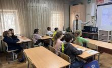 В МБОУ ДО ЦРТДЮ по адресу: Гагарина 240 Г в объединениях «АБВГДейка» и «Заниматика» прошло тёплое и познавательное мероприятие «В кругу друзей»!  В уютной атмосфере ребята вместе с педагогами обсуждали, что такое настоящая дружба, правила дружбы, какие качества помогают строить дружеские отношения и как поддерживать друг друга в разных ситуациях.