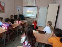  Утро сегодня на летней площадке дневного пребывания МБОУ ДО ЦРТДЮ по адресу: ул. Стахановская, 16, началось с праздничного "каравая" и поздравлений с Днем Рождения!