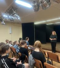  В театральной студии «Живое слово» МБОУ ДО ЦРТДЮ состоялось традиционное мероприятие: «Торжественное посвящение в воспитанники театральной студии «Живое слово». Ребята были приняты в ряды наших воспитанников: познакомились с педагогами, узнали о правилах поведения в театре, за кулисами и у нас на занятиях. 